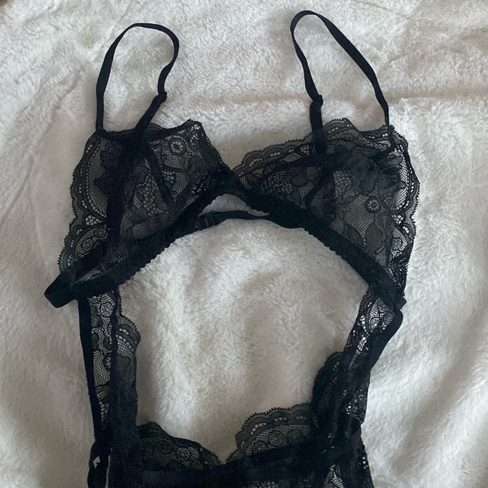 NWOT Victoria’s Secret Lacey Teddy